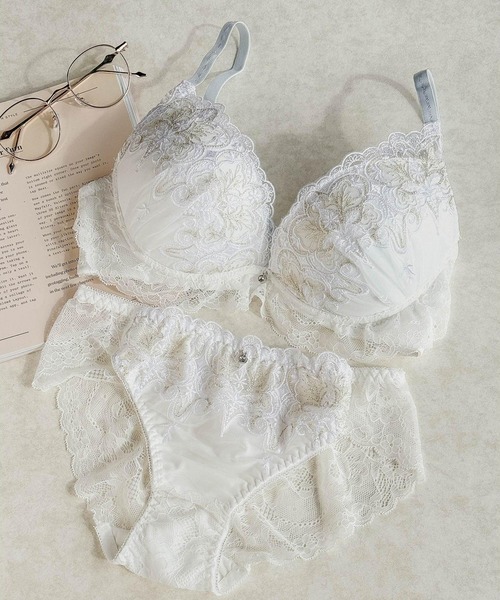 fran de lingerie（フランデランジェリー）の「ブラ＆ショーツセット　Bra&shorts（ブラ&ショーツ・レディース・ホワイト×イエロー/エメラルド/ピンク系その他/ライトブラウン/ブルー/サックスブルー/ホワイト/ホワイト×パープル/ピンク/クリーム/ライトパープル/クリアブラック/ブラック系その他/アイボリー系/グレイッシュブルー/ホワイト×ブラウン/ブラック/ホワイト×ブラック/アイボリー/ピンクベージュ/ベビーピンク/ホワイト系/ブラック系/ブルー系その他/ダークグレー/ミント/ネイビー×ホワイト/ホワイト×ライトグレー/アイボリー系1/ライトグリーン/モスグリーン/パープル系その他/サックスブルー系/ホワイト系その他/ピンク系その他3/ホワイト×グレー/イエロー系その他2/ライトピンク/ブルーグリーン/クリアグリーン/ホワイト系1/ブルー系その他2/イエロー系その他/ライトイエロー/ブラック系2/パープル系その他2/ブラック系4/ブラック系3/イエロー系その他3/ホワイト×ブルー/ラベンダー/ブラック系1/ダークグリーン/スモークピンク/ブルー系その他3/パープル系その他3/パープル系その他4/イエロー系その他4/ピンク系その他4/ホワイト系2/ホワイト系3/ホワイト系4/ホワイト系5/ピンク系/ブラック系6/ブラック系7/ブラック系8/ブラック系9/サックスブルー系1/ライトグリーン系/ライトグリーン系1/グレイッシュベージュ/ブラック×ゴールド/ホワイト系7/パープル系その他5/パープル系その他6/サンドベージュ/ライトグリーン系2/ブラック系その他2/グレー系/ピンク系1/ホワイト系6/ブルー系その他4/イエロー系その他5/ライトオレンジ系/パープル系その他7/ピンク系2/パープル系/ホワイト×ライトピンク/ブラック系その他3/ホワイト×ピンク/クリアブルー/サックスブルー系2/セージグリーン/レモンイエロー/パープル系2/パープル系1/ベージュ/ブルー系/ホワイト系8/ライトイエロー系/ライトイエロー系1/チャコールグレー/ピンク系3/ピンク系4/ブラック系その他4/ピンク系5/ピンク系7/サックスブルー系3/ホワイト系9/ブルーグレー/ブラック×グリーン/グレー系その他/ピンク系6/ピンク系8/シルバー・C75/C70/B75/B70/A70/D65/C65/B65/D75/D70/A75）」の21枚目の写真