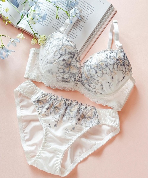 fran de lingerie（フランデランジェリー）の「ブラ＆ショーツセット　Bra&shorts（ブラ&ショーツ・レディース・ホワイト×イエロー/エメラルド/ピンク系その他/ライトブラウン/ブルー/サックスブルー/ホワイト/ホワイト×パープル/ピンク/クリーム/ライトパープル/クリアブラック/ブラック系その他/アイボリー系/グレイッシュブルー/ホワイト×ブラウン/ブラック/ホワイト×ブラック/アイボリー/ピンクベージュ/ベビーピンク/ホワイト系/ブラック系/ブルー系その他/ダークグレー/ミント/ネイビー×ホワイト/ホワイト×ライトグレー/アイボリー系1/ライトグリーン/モスグリーン/パープル系その他/サックスブルー系/ホワイト系その他/ピンク系その他3/ホワイト×グレー/イエロー系その他2/ライトピンク/ブルーグリーン/クリアグリーン/ホワイト系1/ブルー系その他2/イエロー系その他/ライトイエロー/ブラック系2/パープル系その他2/ブラック系4/ブラック系3/イエロー系その他3/ホワイト×ブルー/ラベンダー/ブラック系1/ダークグリーン/スモークピンク/ブルー系その他3/パープル系その他3/パープル系その他4/イエロー系その他4/ピンク系その他4/ホワイト系2/ホワイト系3/ホワイト系4/ホワイト系5/ピンク系/ブラック系6/ブラック系7/ブラック系8/ブラック系9/サックスブルー系1/ライトグリーン系/ライトグリーン系1/グレイッシュベージュ/ブラック×ゴールド/ホワイト系7/パープル系その他5/パープル系その他6/サンドベージュ/ライトグリーン系2/ブラック系その他2/グレー系/ピンク系1/ホワイト系6/ブルー系その他4/イエロー系その他5/ライトオレンジ系/パープル系その他7/ピンク系2/パープル系/ホワイト×ライトピンク/ブラック系その他3/ホワイト×ピンク/クリアブルー/サックスブルー系2/セージグリーン/レモンイエロー/パープル系2/パープル系1/ベージュ/ブルー系/ホワイト系8/ライトイエロー系/ライトイエロー系1/チャコールグレー/ピンク系3/ピンク系4/ブラック系その他4/ピンク系5/ピンク系7/サックスブルー系3/ホワイト系9/ブルーグレー/ブラック×グリーン/グレー系その他/ピンク系6/ピンク系8/シルバー・C75/C70/B75/B70/A70/D65/C65/B65/D75/D70/A75）」の6枚目の写真