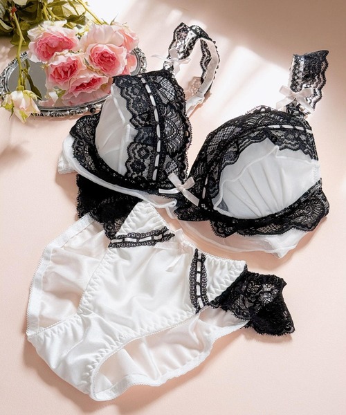 fran de lingerie（フランデランジェリー）の「ブラ＆ショーツセット　Bra&shorts（ブラ&ショーツ・レディース・ホワイト×イエロー/エメラルド/ピンク系その他/ライトブラウン/ブルー/サックスブルー/ホワイト/ホワイト×パープル/ピンク/クリーム/ライトパープル/クリアブラック/ブラック系その他/アイボリー系/グレイッシュブルー/ホワイト×ブラウン/ブラック/ホワイト×ブラック/アイボリー/ピンクベージュ/ベビーピンク/ホワイト系/ブラック系/ブルー系その他/ダークグレー/ミント/ネイビー×ホワイト/ホワイト×ライトグレー/アイボリー系1/ライトグリーン/モスグリーン/パープル系その他/サックスブルー系/ホワイト系その他/ピンク系その他3/ホワイト×グレー/イエロー系その他2/ライトピンク/ブルーグリーン/クリアグリーン/ホワイト系1/ブルー系その他2/イエロー系その他/ライトイエロー/ブラック系2/パープル系その他2/ブラック系4/ブラック系3/イエロー系その他3/ホワイト×ブルー/ラベンダー/ブラック系1/ダークグリーン/スモークピンク/ブルー系その他3/パープル系その他3/パープル系その他4/イエロー系その他4/ピンク系その他4/ホワイト系2/ホワイト系3/ホワイト系4/ホワイト系5/ピンク系/ブラック系6/ブラック系7/ブラック系8/ブラック系9/サックスブルー系1/ライトグリーン系/ライトグリーン系1/グレイッシュベージュ/ブラック×ゴールド/ホワイト系7/パープル系その他5/パープル系その他6/サンドベージュ/ライトグリーン系2/ブラック系その他2/グレー系/ピンク系1/ホワイト系6/ブルー系その他4/イエロー系その他5/ライトオレンジ系/パープル系その他7/ピンク系2/パープル系/ホワイト×ライトピンク/ブラック系その他3/ホワイト×ピンク/クリアブルー/サックスブルー系2/セージグリーン/レモンイエロー/パープル系2/パープル系1/ベージュ/ブルー系/ホワイト系8/ライトイエロー系/ライトイエロー系1/チャコールグレー/ピンク系3/ピンク系4/ブラック系その他4/ピンク系5/ピンク系7/サックスブルー系3/ホワイト系9/ブルーグレー/ブラック×グリーン/グレー系その他/ピンク系6/ピンク系8/シルバー・C75/C70/B75/B70/A70/D65/C65/B65/D75/D70/A75）」の7枚目の写真