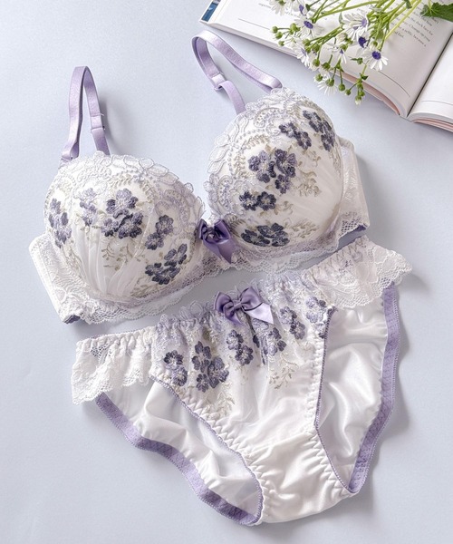 fran de lingerie（フランデランジェリー）の「ブラ＆ショーツセット　Bra&shorts（ブラ&ショーツ・レディース・ホワイト×イエロー/エメラルド/ピンク系その他/ライトブラウン/ブルー/サックスブルー/ホワイト/ホワイト×パープル/ピンク/クリーム/ライトパープル/クリアブラック/ブラック系その他/アイボリー系/グレイッシュブルー/ホワイト×ブラウン/ブラック/ホワイト×ブラック/アイボリー/ピンクベージュ/ベビーピンク/ホワイト系/ブラック系/ブルー系その他/ダークグレー/ミント/ネイビー×ホワイト/ホワイト×ライトグレー/アイボリー系1/ライトグリーン/モスグリーン/パープル系その他/サックスブルー系/ホワイト系その他/ピンク系その他3/ホワイト×グレー/イエロー系その他2/ライトピンク/ブルーグリーン/クリアグリーン/ホワイト系1/ブルー系その他2/イエロー系その他/ライトイエロー/ブラック系2/パープル系その他2/ブラック系4/ブラック系3/イエロー系その他3/ホワイト×ブルー/ラベンダー/ブラック系1/ダークグリーン/スモークピンク/ブルー系その他3/パープル系その他3/パープル系その他4/イエロー系その他4/ピンク系その他4/ホワイト系2/ホワイト系3/ホワイト系4/ホワイト系5/ピンク系/ブラック系6/ブラック系7/ブラック系8/ブラック系9/サックスブルー系1/ライトグリーン系/ライトグリーン系1/グレイッシュベージュ/ブラック×ゴールド/ホワイト系7/パープル系その他5/パープル系その他6/サンドベージュ/ライトグリーン系2/ブラック系その他2/グレー系/ピンク系1/ホワイト系6/ブルー系その他4/イエロー系その他5/ライトオレンジ系/パープル系その他7/ピンク系2/パープル系/ホワイト×ライトピンク/ブラック系その他3/ホワイト×ピンク/クリアブルー/サックスブルー系2/セージグリーン/レモンイエロー/パープル系2/パープル系1/ベージュ/ブルー系/ホワイト系8/ライトイエロー系/ライトイエロー系1/チャコールグレー/ピンク系3/ピンク系4/ブラック系その他4/ピンク系5/ピンク系7/サックスブルー系3/ホワイト系9/ブルーグレー/ブラック×グリーン/グレー系その他/ピンク系6/ピンク系8/シルバー・C75/C70/B75/B70/A70/D65/C65/B65/D75/D70/A75）」の8枚目の写真