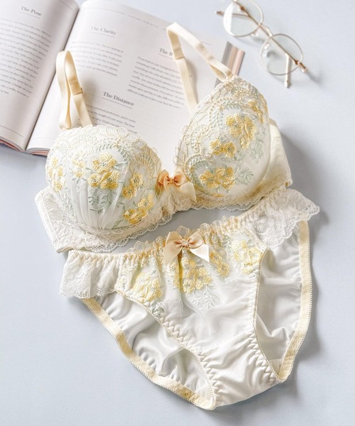 fran de lingerie（フランデランジェリー）の「ブラ＆ショーツセット　Bra&shorts（ブラ&ショーツ・レディース・ホワイト×イエロー/エメラルド/ピンク系その他/ライトブラウン/ブルー/サックスブルー/ホワイト/ホワイト×パープル/ピンク/クリーム/ライトパープル/クリアブラック/ブラック系その他/アイボリー系/グレイッシュブルー/ホワイト×ブラウン/ブラック/ホワイト×ブラック/アイボリー/ピンクベージュ/ベビーピンク/ホワイト系/ブラック系/ブルー系その他/ダークグレー/ミント/ネイビー×ホワイト/ホワイト×ライトグレー/アイボリー系1/ライトグリーン/モスグリーン/パープル系その他/サックスブルー系/ホワイト系その他/ピンク系その他3/ホワイト×グレー/イエロー系その他2/ライトピンク/ブルーグリーン/クリアグリーン/ホワイト系1/ブルー系その他2/イエロー系その他/ライトイエロー/ブラック系2/パープル系その他2/ブラック系4/ブラック系3/イエロー系その他3/ホワイト×ブルー/ラベンダー/ブラック系1/ダークグリーン/スモークピンク/ブルー系その他3/パープル系その他3/パープル系その他4/イエロー系その他4/ピンク系その他4/ホワイト系2/ホワイト系3/ホワイト系4/ホワイト系5/ピンク系/ブラック系6/ブラック系7/ブラック系8/ブラック系9/サックスブルー系1/ライトグリーン系/ライトグリーン系1/グレイッシュベージュ/ブラック×ゴールド/ホワイト系7/パープル系その他5/パープル系その他6/サンドベージュ/ライトグリーン系2/ブラック系その他2/グレー系/ピンク系1/ホワイト系6/ブルー系その他4/イエロー系その他5/ライトオレンジ系/パープル系その他7/ピンク系2/パープル系/ホワイト×ライトピンク/ブラック系その他3/ホワイト×ピンク/クリアブルー/サックスブルー系2/セージグリーン/レモンイエロー/パープル系2/パープル系1/ベージュ/ブルー系/ホワイト系8/ライトイエロー系/ライトイエロー系1/チャコールグレー/ピンク系3/ピンク系4/ブラック系その他4/ピンク系5/ピンク系7/サックスブルー系3/ホワイト系9/ブルーグレー/ブラック×グリーン/グレー系その他/ピンク系6/ピンク系8/シルバー・C75/C70/B75/B70/A70/D65/C65/B65/D75/D70/A75）」の9枚目の写真