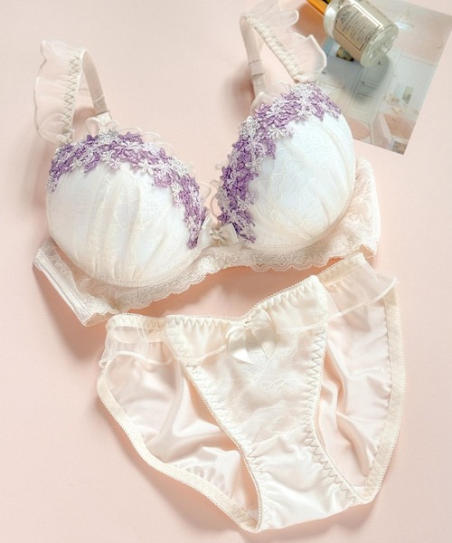 fran de lingerie（フランデランジェリー）の「ブラ＆ショーツセット　Bra&shorts（ブラ&ショーツ・レディース・ホワイト×イエロー/エメラルド/ピンク系その他/ライトブラウン/ブルー/サックスブルー/ホワイト/ホワイト×パープル/ピンク/クリーム/ライトパープル/クリアブラック/ブラック系その他/アイボリー系/グレイッシュブルー/ホワイト×ブラウン/ブラック/ホワイト×ブラック/アイボリー/ピンクベージュ/ベビーピンク/ホワイト系/ブラック系/ブルー系その他/ダークグレー/ミント/ネイビー×ホワイト/ホワイト×ライトグレー/アイボリー系1/ライトグリーン/モスグリーン/パープル系その他/サックスブルー系/ホワイト系その他/ピンク系その他3/ホワイト×グレー/イエロー系その他2/ライトピンク/ブルーグリーン/クリアグリーン/ホワイト系1/ブルー系その他2/イエロー系その他/ライトイエロー/ブラック系2/パープル系その他2/ブラック系4/ブラック系3/イエロー系その他3/ホワイト×ブルー/ラベンダー/ブラック系1/ダークグリーン/スモークピンク/ブルー系その他3/パープル系その他3/パープル系その他4/イエロー系その他4/ピンク系その他4/ホワイト系2/ホワイト系3/ホワイト系4/ホワイト系5/ピンク系/ブラック系6/ブラック系7/ブラック系8/ブラック系9/サックスブルー系1/ライトグリーン系/ライトグリーン系1/グレイッシュベージュ/ブラック×ゴールド/ホワイト系7/パープル系その他5/パープル系その他6/サンドベージュ/ライトグリーン系2/ブラック系その他2/グレー系/ピンク系1/ホワイト系6/ブルー系その他4/イエロー系その他5/ライトオレンジ系/パープル系その他7/ピンク系2/パープル系/ホワイト×ライトピンク/ブラック系その他3/ホワイト×ピンク/クリアブルー/サックスブルー系2/セージグリーン/レモンイエロー/パープル系2/パープル系1/ベージュ/ブルー系/ホワイト系8/ライトイエロー系/ライトイエロー系1/チャコールグレー/ピンク系3/ピンク系4/ブラック系その他4/ピンク系5/ピンク系7/サックスブルー系3/ホワイト系9/ブルーグレー/ブラック×グリーン/グレー系その他/ピンク系6/ピンク系8/シルバー・C75/C70/B75/B70/A70/D65/C65/B65/D75/D70/A75）」の3枚目の写真