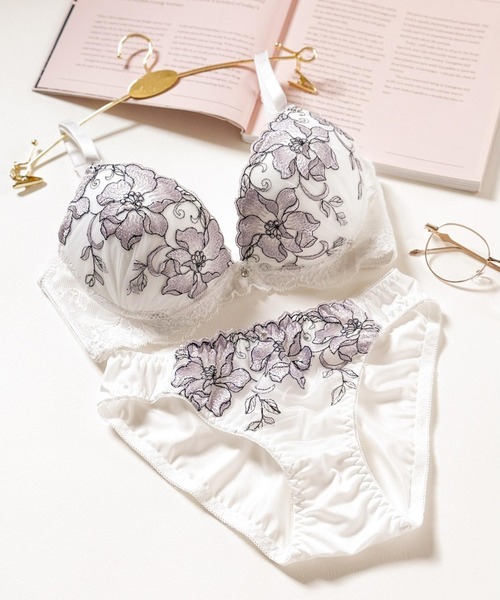 fran de lingerie（フランデランジェリー）の「ブラ＆ショーツセット　Bra&shorts（ブラ&ショーツ・レディース・ホワイト×イエロー/エメラルド/ピンク系その他/ライトブラウン/ブルー/サックスブルー/ホワイト/ホワイト×パープル/ピンク/クリーム/ライトパープル/クリアブラック/ブラック系その他/アイボリー系/グレイッシュブルー/ホワイト×ブラウン/ブラック/ホワイト×ブラック/アイボリー/ピンクベージュ/ベビーピンク/ホワイト系/ブラック系/ブルー系その他/ダークグレー/ミント/ネイビー×ホワイト/ホワイト×ライトグレー/アイボリー系1/ライトグリーン/モスグリーン/パープル系その他/サックスブルー系/ホワイト系その他/ピンク系その他3/ホワイト×グレー/イエロー系その他2/ライトピンク/ブルーグリーン/クリアグリーン/ホワイト系1/ブルー系その他2/イエロー系その他/ライトイエロー/ブラック系2/パープル系その他2/ブラック系4/ブラック系3/イエロー系その他3/ホワイト×ブルー/ラベンダー/ブラック系1/ダークグリーン/スモークピンク/ブルー系その他3/パープル系その他3/パープル系その他4/イエロー系その他4/ピンク系その他4/ホワイト系2/ホワイト系3/ホワイト系4/ホワイト系5/ピンク系/ブラック系6/ブラック系7/ブラック系8/ブラック系9/サックスブルー系1/ライトグリーン系/ライトグリーン系1/グレイッシュベージュ/ブラック×ゴールド/ホワイト系7/パープル系その他5/パープル系その他6/サンドベージュ/ライトグリーン系2/ブラック系その他2/グレー系/ピンク系1/ホワイト系6/ブルー系その他4/イエロー系その他5/ライトオレンジ系/パープル系その他7/ピンク系2/パープル系/ホワイト×ライトピンク/ブラック系その他3/ホワイト×ピンク/クリアブルー/サックスブルー系2/セージグリーン/レモンイエロー/パープル系2/パープル系1/ベージュ/ブルー系/ホワイト系8/ライトイエロー系/ライトイエロー系1/チャコールグレー/ピンク系3/ピンク系4/ブラック系その他4/ピンク系5/ピンク系7/サックスブルー系3/ホワイト系9/ブルーグレー/ブラック×グリーン/グレー系その他/ピンク系6/ピンク系8/シルバー・C75/C70/B75/B70/A70/D65/C65/B65/D75/D70/A75）」の11枚目の写真