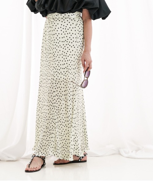 a lot of love(ア ロット オブ ラブ)の「メローロックフリル ドット柄スカート(スカート・レディース・オフホワイト/ブラック・FREE)」の4枚目の写真