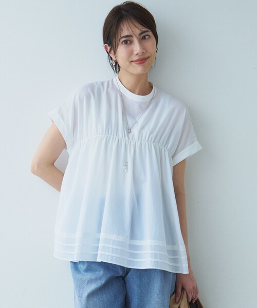 23区 L(ニジュウサンクオオキイサイズ)の「【撥水加工/洗える】シアーナイロンツイル ギャザー ブラウス(シャツ/ブラウス・レディース・ホワイト系/ふじ色系/ダークブラウン系/ブラック系・44/46/48)」の2枚目の写真