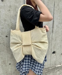 リボンモチーフソフトナイロンショルダーバッグ