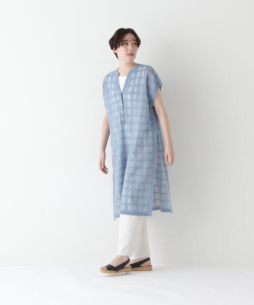 human woman(ヒューマンウーマン)の「◆【ウォッシャブル】【WEB・一部店舗限定】シアーチェックニットワンピース(ワンピース・レディース・ブラック/ブルー・MEDIUM)」の16枚目の写真