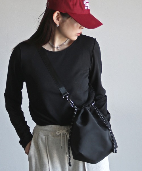 COURO(コウロ)の「袖シャーリング梨地シアートップス(Tシャツ/カットソー・レディース・オフホワイト/ライトブルー/ブラック/イエロー・M)」の2枚目の写真