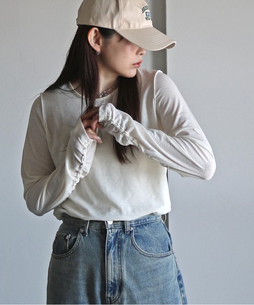 COURO(コウロ)の「袖シャーリング梨地シアートップス(Tシャツ/カットソー・レディース・オフホワイト/ライトブルー/ブラック/イエロー・M)」の5枚目の写真