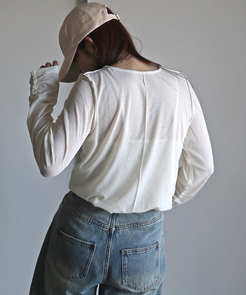 COURO(コウロ)の「袖シャーリング梨地シアートップス(Tシャツ/カットソー・レディース・オフホワイト/ライトブルー/ブラック/イエロー・M)」の7枚目の写真