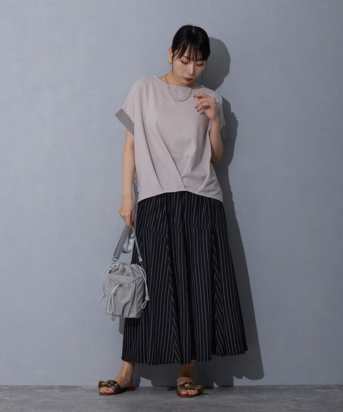 NICOLE white（ニコルホワイト）の「裾タックTシャツ（Tシャツ/カットソー・レディース・オフホワイト/グレー/ブラック・FREE）」の4枚目の写真