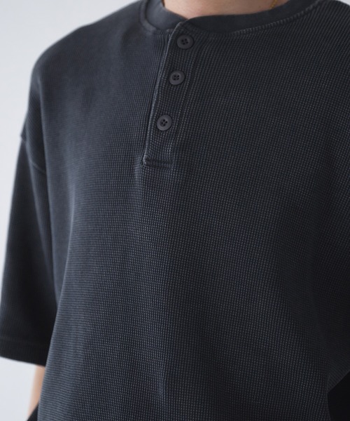 Adoon plain(アドーンプレーン)の「Henry Neck Snow-Washed Thermal T / ヘンリーネックスノー加工サーマルT(Tシャツ/カットソー・メンズ・ブラウン/ブラック/ネイビー・MEDIUM/LARGE)」の7枚目の写真