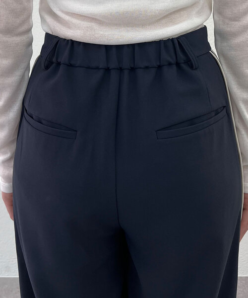 SHENERY（シーナリー）の「《みんなの欲しいが詰まった》サイドラインパンツ（その他パンツ・レディース・オフホワイト/ネイビー・40/38/36）」の4枚目の写真