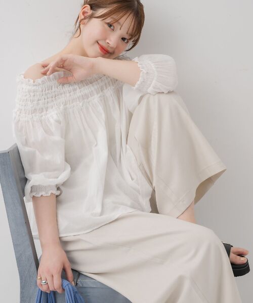 RETRO GIRL(レトロガール)の「ギャザー2wayオフショルBL(シャツ/ブラウス・レディース・オレンジ/オフホワイト/ブラック・FREE)」の19枚目の写真