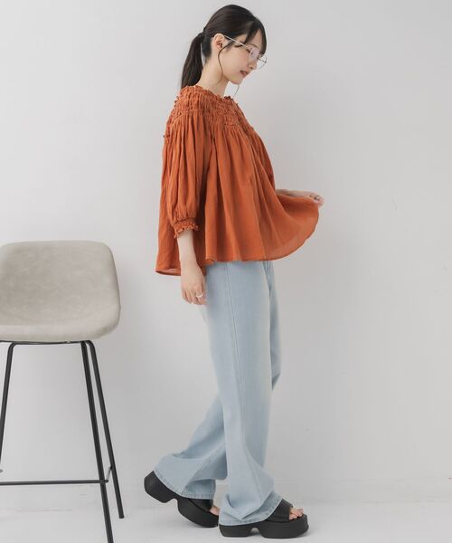 RETRO GIRL(レトロガール)の「ギャザー2wayオフショルBL(シャツ/ブラウス・レディース・オレンジ/オフホワイト/ブラック・FREE)」の6枚目の写真