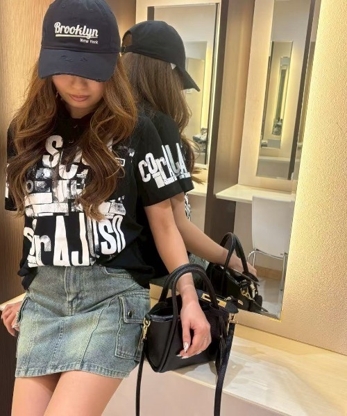 LETee(レティー)の「ロゴデザインフード付きトップス♪(Tシャツ/カットソー・レディース・ブラック/ホワイト・FREE)」の2枚目の写真