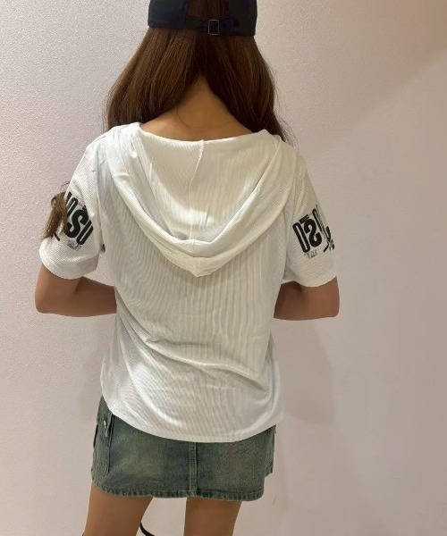 LETee(レティー)の「ロゴデザインフード付きトップス♪(Tシャツ/カットソー・レディース・ブラック/ホワイト・FREE)」の10枚目の写真