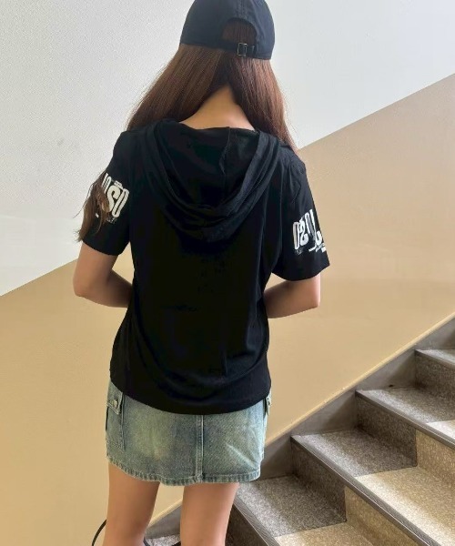 LETee(レティー)の「ロゴデザインフード付きトップス♪(Tシャツ/カットソー・レディース・ブラック/ホワイト・FREE)」の4枚目の写真