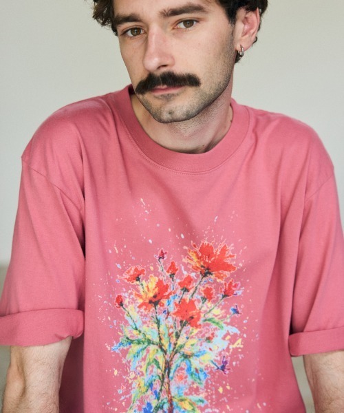 rehacer(レアセル)の「rehacer : Burst Flower Relax Fit T-shirt / バースト フラワー リラックス フィットTシャツ(Tシャツ/カットソー・メンズ・スミクロ/ベージュ/ピンク・SMALL/MEDIUM/LARGE/X-LARGE)」の1枚目の写真