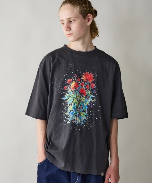 rehacer(レアセル)の「rehacer : Burst Flower Relax Fit T-shirt / バースト フラワー リラックス フィットTシャツ(Tシャツ/カットソー・メンズ・スミクロ/ベージュ/ピンク・SMALL/MEDIUM/LARGE/X-LARGE)」の17枚目の写真