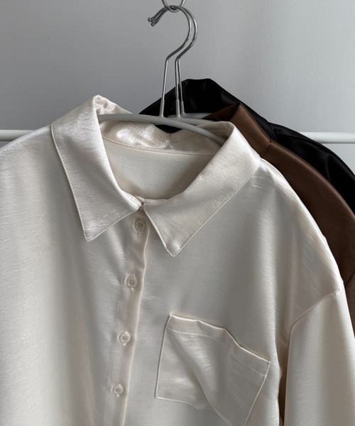 wee9s(ウィークス)の「glossy cropped satin shirt / グロッシークロップドサテンシャツ(シャツ/ブラウス・レディース・ブラック/ブラウン/アイボリー・FREE)」の16枚目の写真