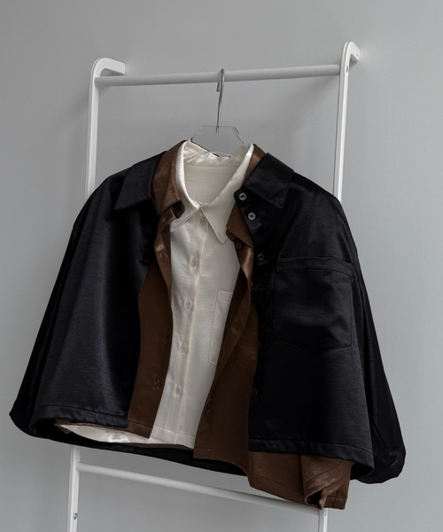 wee9s(ウィークス)の「glossy cropped satin shirt / グロッシークロップドサテンシャツ(シャツ/ブラウス・レディース・ブラック/ブラウン/アイボリー・FREE)」の5枚目の写真