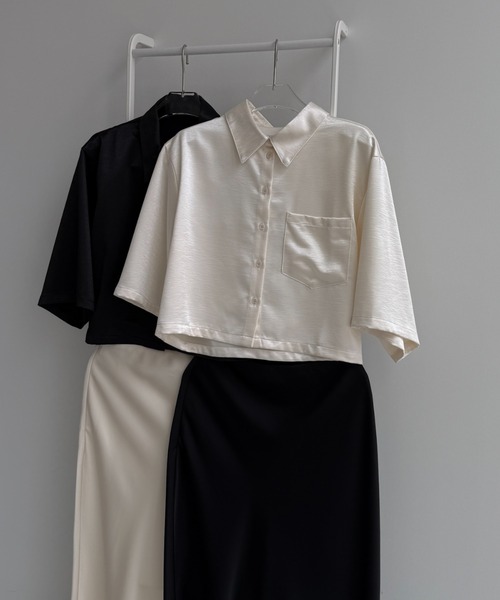 wee9s(ウィークス)の「glossy cropped satin shirt / グロッシークロップドサテンシャツ(シャツ/ブラウス・レディース・ブラック/ブラウン/アイボリー・FREE)」の9枚目の写真