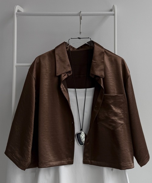 wee9s(ウィークス)の「glossy cropped satin shirt / グロッシークロップドサテンシャツ(シャツ/ブラウス・レディース・ブラック/ブラウン/アイボリー・FREE)」の10枚目の写真
