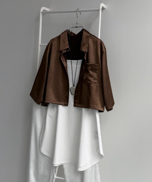 wee9s(ウィークス)の「glossy cropped satin shirt / グロッシークロップドサテンシャツ(シャツ/ブラウス・レディース・ブラック/ブラウン/アイボリー・FREE)」の11枚目の写真
