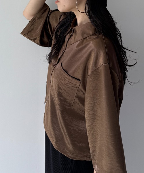wee9s(ウィークス)の「glossy cropped satin shirt / グロッシークロップドサテンシャツ(シャツ/ブラウス・レディース・ブラック/ブラウン/アイボリー・FREE)」の12枚目の写真