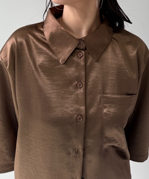 wee9s(ウィークス)の「glossy cropped satin shirt / グロッシークロップドサテンシャツ(シャツ/ブラウス・レディース・ブラック/ブラウン/アイボリー・FREE)」の22枚目の写真