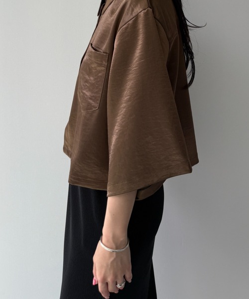 wee9s(ウィークス)の「glossy cropped satin shirt / グロッシークロップドサテンシャツ(シャツ/ブラウス・レディース・ブラック/ブラウン/アイボリー・FREE)」の13枚目の写真
