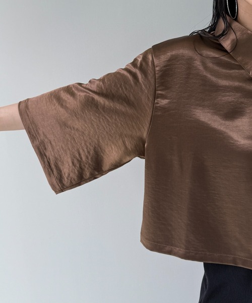 wee9s(ウィークス)の「glossy cropped satin shirt / グロッシークロップドサテンシャツ(シャツ/ブラウス・レディース・ブラック/ブラウン/アイボリー・FREE)」の14枚目の写真