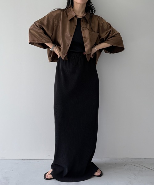 wee9s(ウィークス)の「glossy cropped satin shirt / グロッシークロップドサテンシャツ(シャツ/ブラウス・レディース・ブラック/ブラウン/アイボリー・FREE)」の19枚目の写真