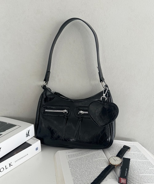 【人気商品】黒のハンドバッグ ショルダーバッグ セール】ハートチャーム付きPU 2WAYショルダーバッグ