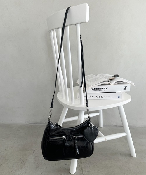 新品♡シルバー♡編み込み レザーハンドバッグ♡ Mal.♡チャーム付き ショルダーバッグ バッグ 「NiiNa」「高品質牛革」2way編み込み