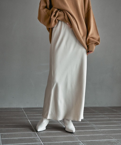 LEPSIM(レプシィム)の「ストレッチサテンスカート 497324(スカート・レディース・チャコールグレー/ブラック/ブラウン/アイボリー/カーキ・FREE/TALL)」の2枚目の写真