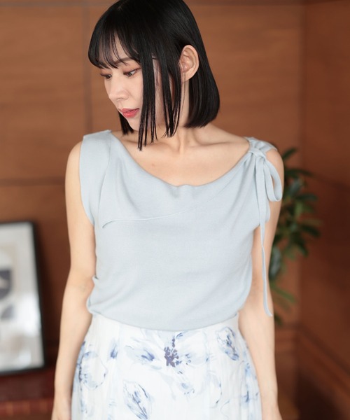 Ruwan yu(ルワンユー)の「肩リボンアシンメトリーニットトップス【大きいサイズ対応】(ニット/セーター・レディース・グレー・L/4L/3L/LL)」の1枚目の写真