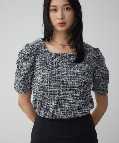 AZUL by moussy(アズールバイマウジー)の「カットツイード袖ギャザートップス(Tシャツ/カットソー・レディース・レッド/アイボリー/ブラック・FREE)」の1枚目の写真