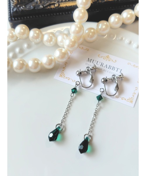 tone（トーン）の「【MUURABBTI】カット雫とチェーンのイヤリング(MA)（イヤリング・レディース・ブラック/エメラルドブルー/アクア/ブルー系/イエロー系/ピンク/レッド/ブルー系2/パープル系・FREE）」の3枚目の写真