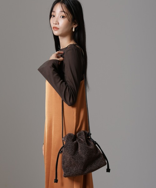NANO universe（ナノユニバース）の「ラメ巾着ショルダーバッグ（ショルダーバッグ・レディース・ブラック/ブラウン/シルバー・FREE）」の3枚目の写真