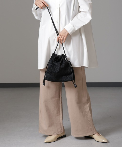 NANO universe（ナノユニバース）の「ラメ巾着ショルダーバッグ（ショルダーバッグ・レディース・ブラック/ブラウン/シルバー・FREE）」の2枚目の写真