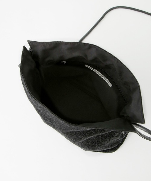 NANO universe（ナノユニバース）の「ラメ巾着ショルダーバッグ（ショルダーバッグ・レディース・ブラック/ブラウン/シルバー・FREE）」の11枚目の写真