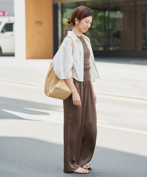 IENA(イエナ)の「《WEB限定/追加》サテンリラックスパンツ(その他パンツ・レディース・アイボリー/ブラック/ネイビー/ブラウン・36/34/38)」の9枚目の写真