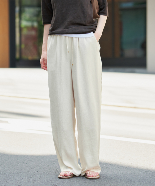 IENA(イエナ)の「《WEB限定/追加》サテンリラックスパンツ(その他パンツ・レディース・アイボリー/ブラック/ネイビー/ブラウン・36/34/38)」の20枚目の写真