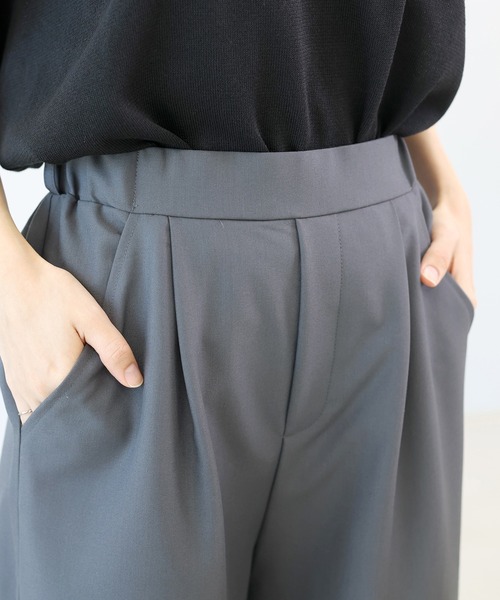Aletta vita(アレッタビータ)の「エステルツイルタックセミワイドパンツ(その他パンツ・レディース・ブラック/グレイッシュベージュ/グレー・M)」の15枚目の写真