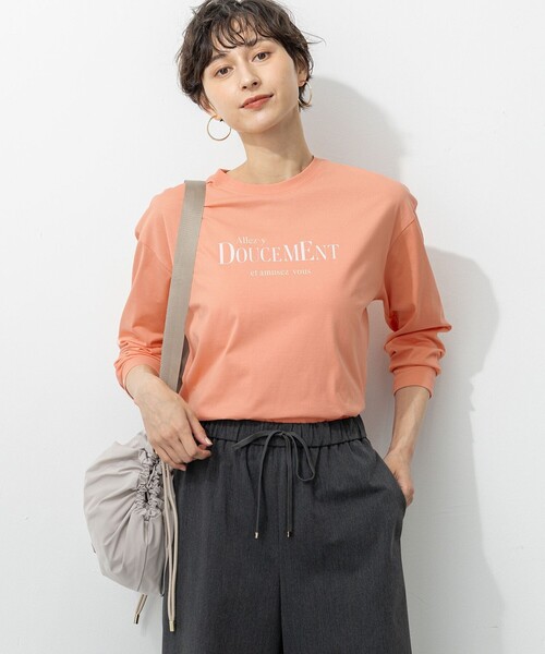 23区 L(ニジュウサンクオオキイサイズ)の「【洗える】ロゴプリント コットン Tシャツ(Tシャツ/カットソー・レディース・ホワイト系/ライトオレンジ系/グレー系・44/46)」の2枚目の写真