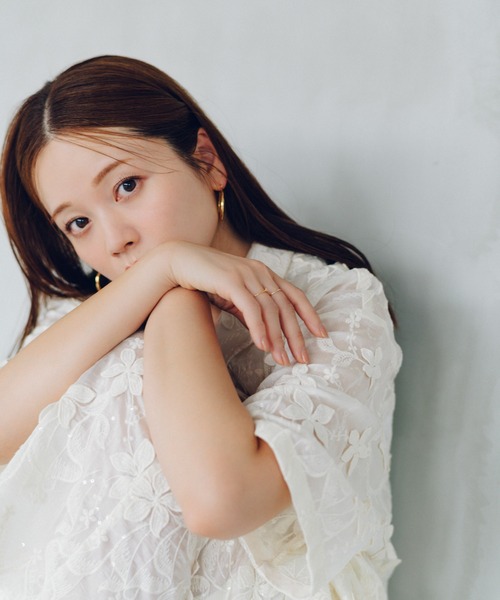 URBAN RESEARCH Sonny Label（アーバンリサーチサニーレーベル）の「NaokoTakayamaスパンコールシャツジャケット（その他アウター・レディース・オフホワイト・FREE）」の2枚目の写真