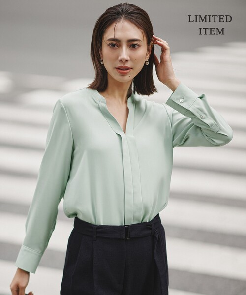ICB(アイシービー)の「BackSatinAmunzen キーネックブラウス(シャツ/ブラウス・レディース・ブラック系5/ブラック系3/サックスブルー系/ライトイエロー系5/ローズ系/アイボリー系/ベージュ系その他/ネイビー/ブラック系その他/スモーキーグリーン系・X-LARGE/LARGE)」の6枚目の写真