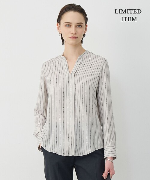 ICB(アイシービー)の「BackSatinAmunzen キーネックブラウス(シャツ/ブラウス・レディース・ブラック系5/ブラック系3/サックスブルー系/ライトイエロー系5/ローズ系/アイボリー系/ベージュ系その他/ネイビー/ブラック系その他/スモーキーグリーン系・X-LARGE/LARGE)」の4枚目の写真